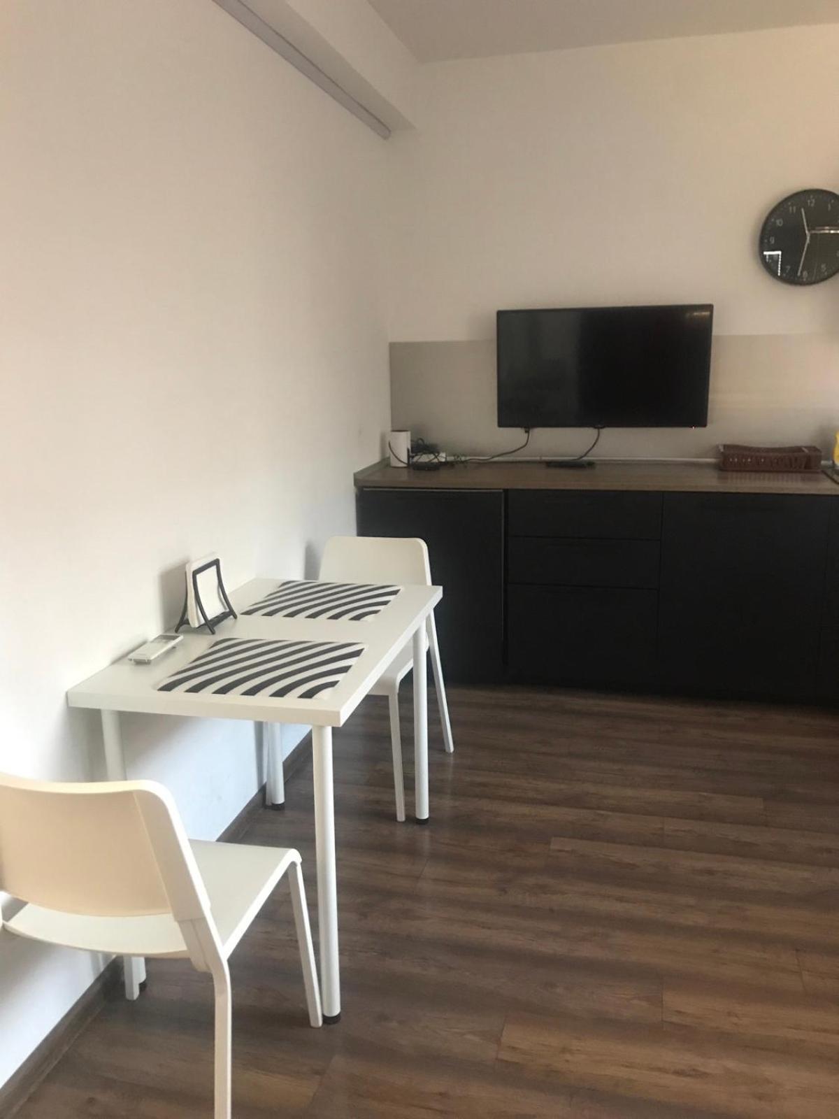 Lilia 3 Self-check In With Hot Water Despite Prevention In The Neighborhood, Food And Drink Shop Open Until 10 Pm And Free Parking Area Next Ot 24 Food And Drink Shop And Free Parking Area Sofia