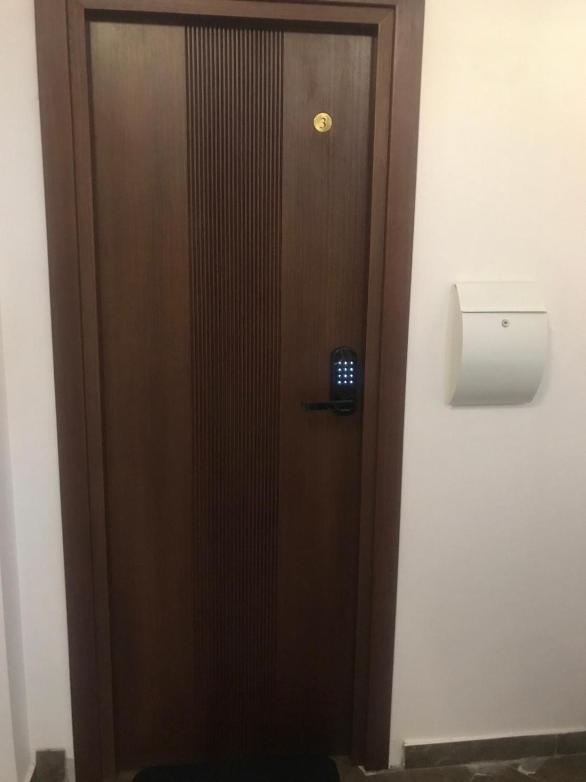 Lilia 3 Self-check In With Hot Water Despite Prevention In The Neighborhood, Food And Drink Shop Open Until 10 Pm And Free Parking Area Next Ot 24 Food And Drink Shop And Free Parking Area * Sofia