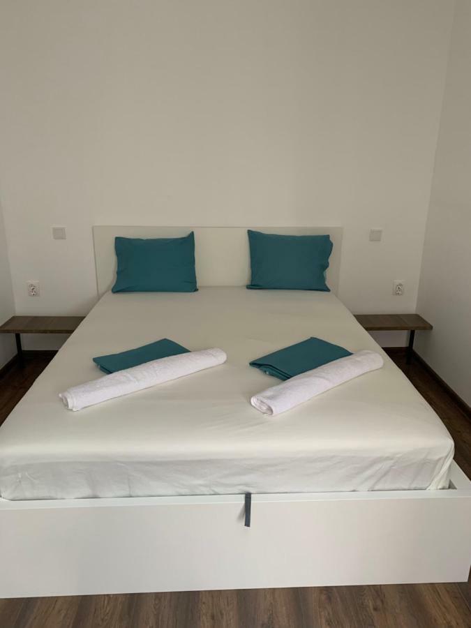 Lilia 3 Self-check In With Hot Water Despite Prevention In The Neighborhood, Food And Drink Shop Open Until 10 Pm And Free Parking Area Next Ot 24 Food And Drink Shop And Free Parking Area Apartament Sofia