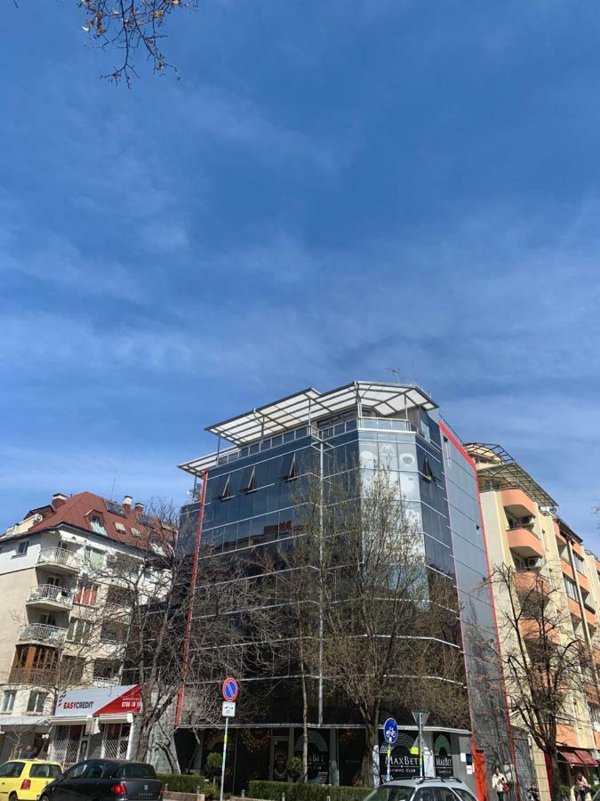 Lilia 3 Self-check In With Hot Water Despite Prevention In The Neighborhood, Food And Drink Shop Open Until 10 Pm And Free Parking Area Next Ot 24 Food And Drink Shop And Free Parking Area Apartament Sofia
