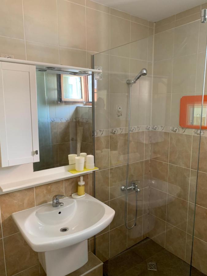 Apartament Lilia 3 Self-check In With Hot Water Despite Prevention In The Neighborhood, Food And Drink Shop Open Until 10 Pm And Free Parking Area Next Ot 24 Food And Drink Shop And Free Parking Area *